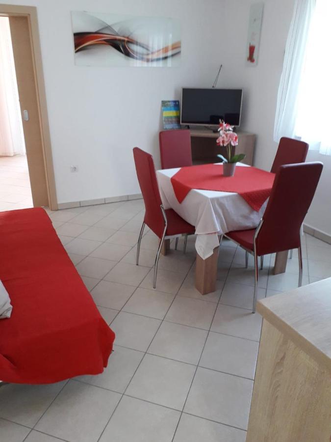 Apartments Sandra Palit Esterno foto
