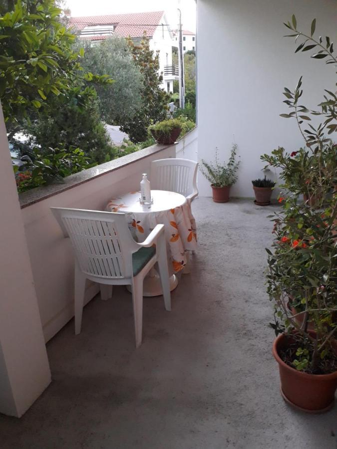 Apartments Sandra Palit Esterno foto