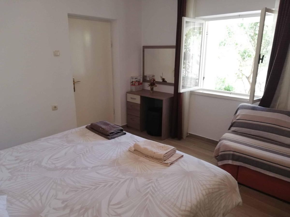 Apartments Sandra Palit Esterno foto