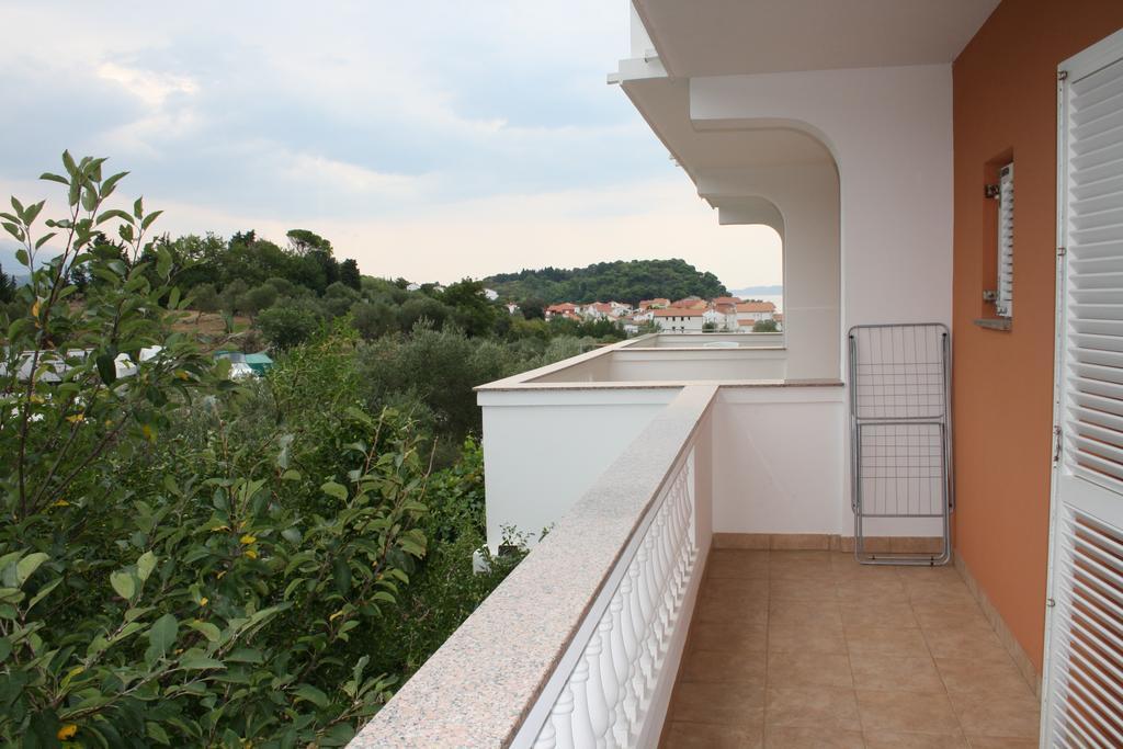 Apartments Sandra Palit Esterno foto